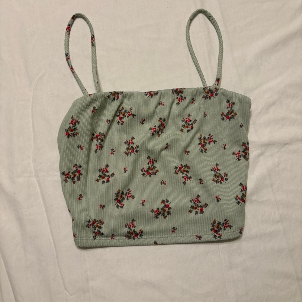 Cropped papaya floral cami.Size s